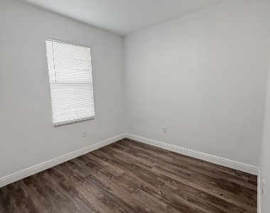 456 Grant Boulevard - Photo Thumbnail 6