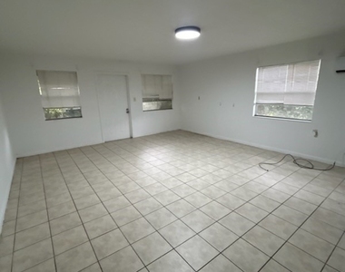 310 Obispo - Photo Thumbnail 9