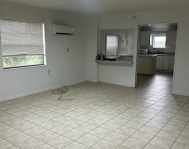 310 Obispo - Photo Thumbnail 2