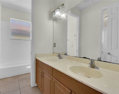 11258 Coimbra Lane - Photo Thumbnail 39