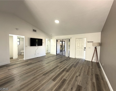 2811 Se 15th Place - Photo Thumbnail 3