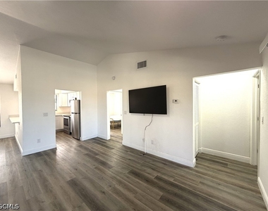 2811 Se 15th Place - Photo Thumbnail 4