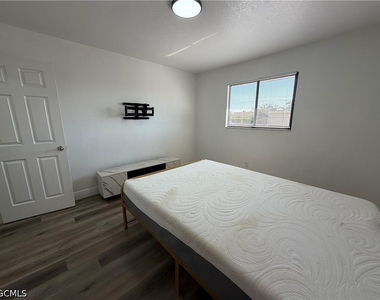 2811 Se 15th Place - Photo Thumbnail 18