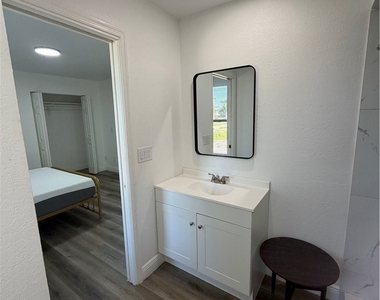 2811 Se 15th Place - Photo Thumbnail 24