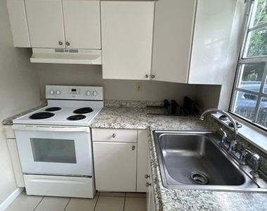 414 W Sagamore Avenue - Photo Thumbnail 1