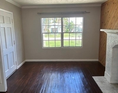 414 W Sagamore Avenue - Photo Thumbnail 2