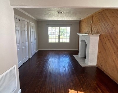 414 W Sagamore Avenue - Photo Thumbnail 3