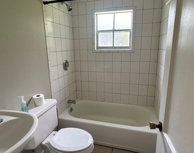 414 W Sagamore Avenue - Photo Thumbnail 7