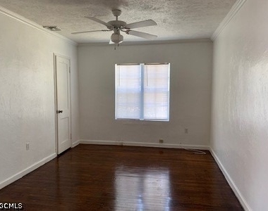 414 W Sagamore Avenue - Photo Thumbnail 5