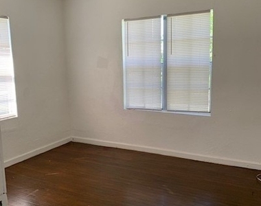 414 W Sagamore Avenue - Photo Thumbnail 6