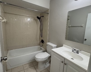 4111 Sw 7th Place - Photo Thumbnail 4