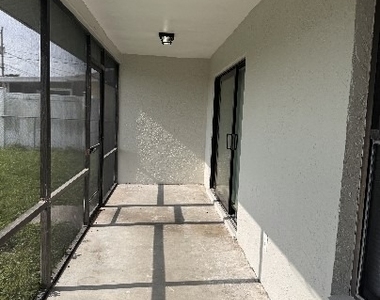 4111 Sw 7th Place - Photo Thumbnail 10