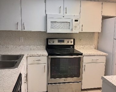 4111 Sw 7th Place - Photo Thumbnail 2
