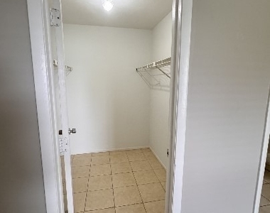 4111 Sw 7th Place - Photo Thumbnail 6