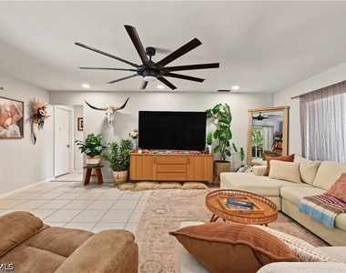 1137 N Town And River Drive - Photo Thumbnail 12