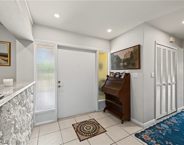 1137 N Town And River Drive - Photo Thumbnail 18
