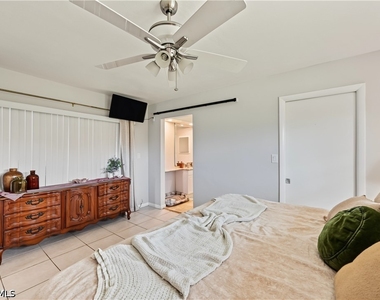 1137 N Town And River Drive - Photo Thumbnail 25