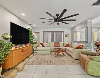 1137 N Town And River Drive - Photo Thumbnail 11