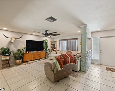 1137 N Town And River Drive - Photo Thumbnail 13