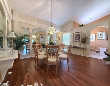 6580 Huntington Lakes Circle - Photo Thumbnail 8