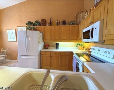 6580 Huntington Lakes Circle - Photo Thumbnail 6