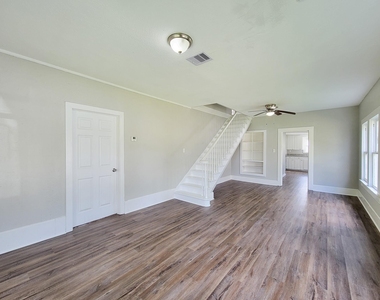 605 N Avenue A - Photo Thumbnail 3
