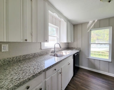 605 N Avenue A - Photo Thumbnail 10