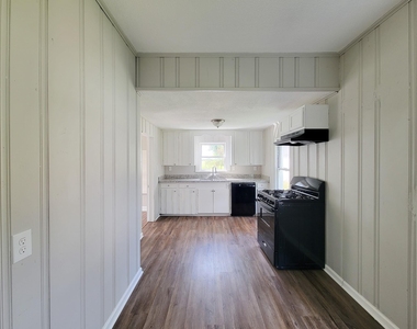 605 N Avenue A - Photo Thumbnail 4