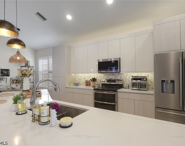 8816 Ventura Way - Photo Thumbnail 6