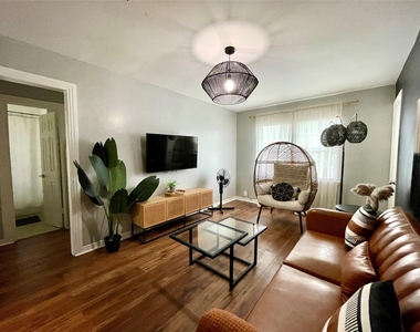 2409 Bastrop - Photo Thumbnail 1