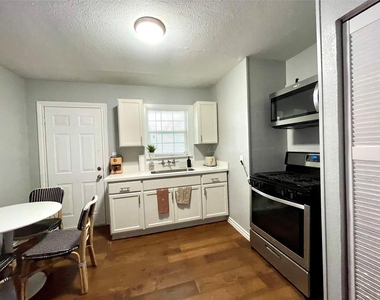 2409 Bastrop - Photo Thumbnail 5