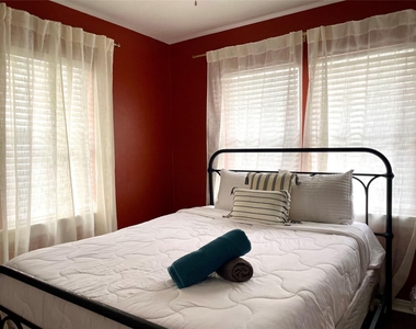 2409 Bastrop - Photo Thumbnail 2