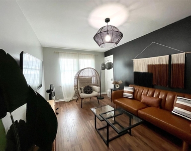 2409 Bastrop - Photo Thumbnail 4