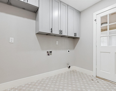 10903 Holly Springs Drive - Photo Thumbnail 18