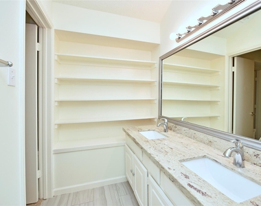 2035 Shorewood Lane - Photo Thumbnail 13