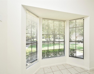 2035 Shorewood Lane - Photo Thumbnail 10