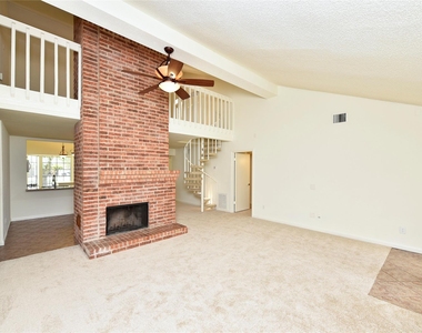 2035 Shorewood Lane - Photo Thumbnail 4