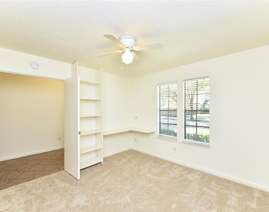 2035 Shorewood Lane - Photo Thumbnail 16