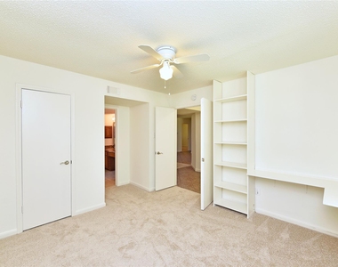 2035 Shorewood Lane - Photo Thumbnail 15