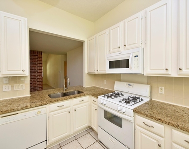 2035 Shorewood Lane - Photo Thumbnail 9