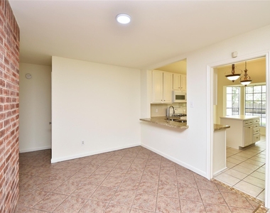 2035 Shorewood Lane - Photo Thumbnail 7