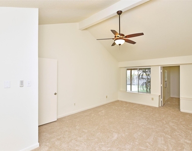 2035 Shorewood Lane - Photo Thumbnail 11
