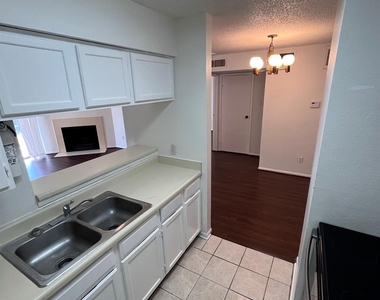 2120 El Paseo Street - Photo Thumbnail 27