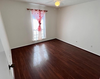 2120 El Paseo Street - Photo Thumbnail 16