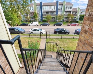 6602 Harbor Town Drive - Photo Thumbnail 6