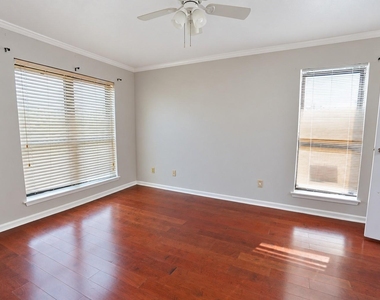 6602 Harbor Town Drive - Photo Thumbnail 13