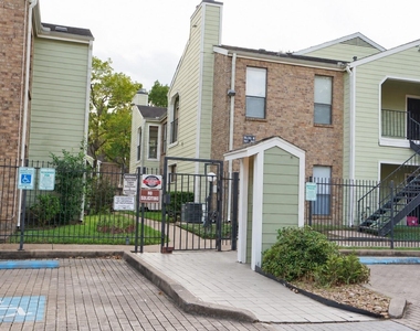 6602 Harbor Town Drive - Photo Thumbnail 3