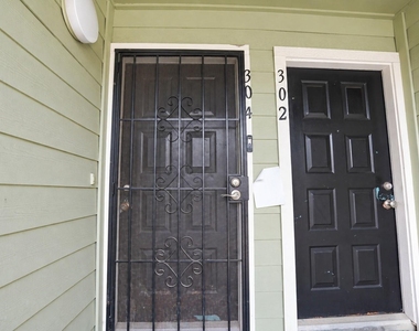 6602 Harbor Town Drive - Photo Thumbnail 5