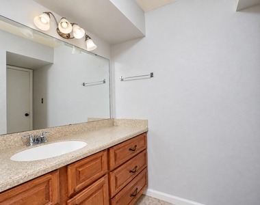 6602 Harbor Town Drive - Photo Thumbnail 16