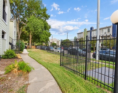 6602 Harbor Town Drive - Photo Thumbnail 4